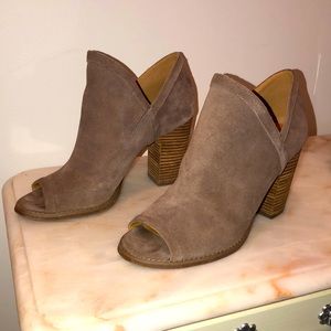 Lucky brand suede open toe block heel